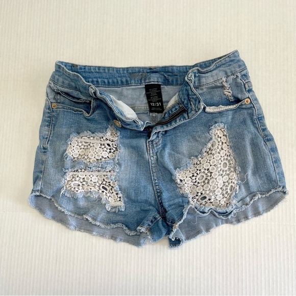 Mossimo Denim Lace Patch Women Shorts - Picture 1 of 9